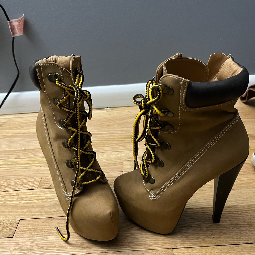 Heeled boots